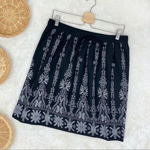 🦋Axcess Black Floral Embroidered Skirt